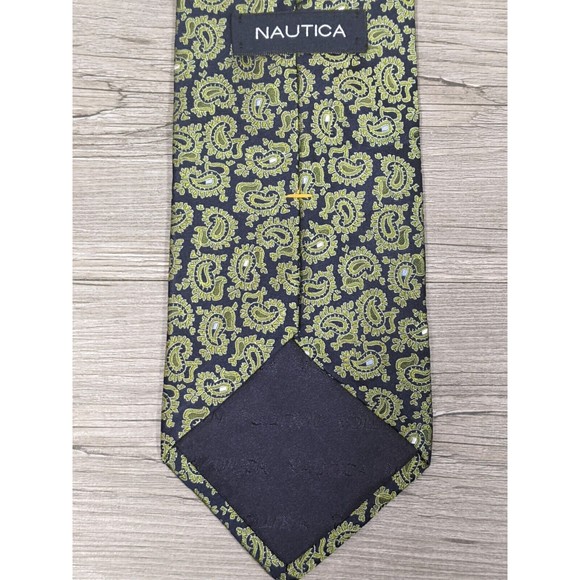 Nautica Mens Neck Tie Green Paisley Designs 100% Silk 56" L X 4" W - Picture 4 of 5